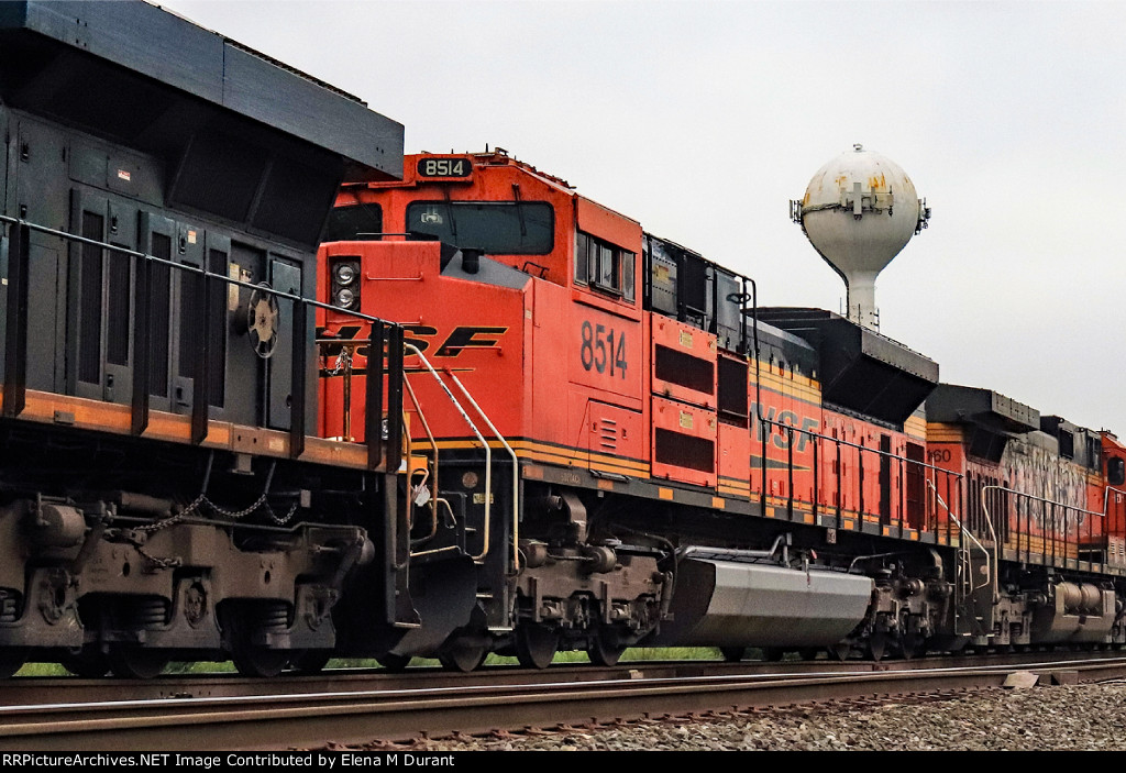 BNSF 8514 on B-706